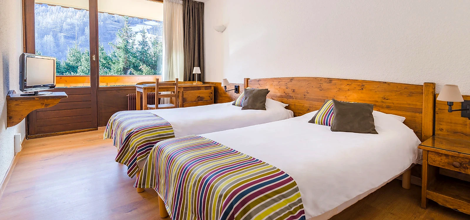 Twin room with two beds and a balcony door